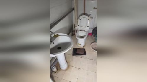 计时测试使用苦安酸浸泡马桶清除里面的流水痕迹大面积坚硬黄垢