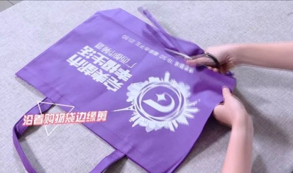 购物袋巧变收纳格，解救你凌乱的衣柜！