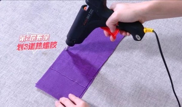 购物袋巧变收纳格，解救你凌乱的衣柜！