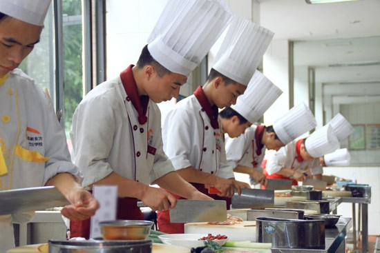 烹饪培训速成班，新东方厨师短期培训班怎么样
