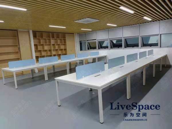 上海闵行区某国际贸易公司展示柜家具案例