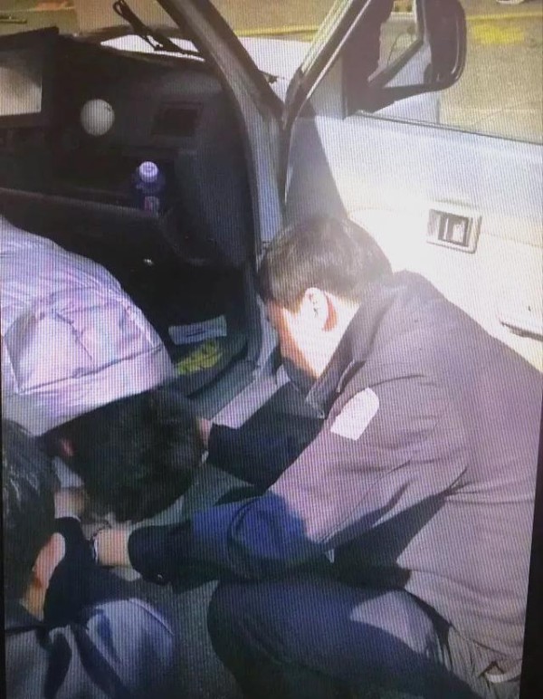 应试压力下的驾校生活与教练角色-有驾