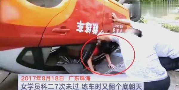 应试压力下的驾校生活与教练角色-有驾