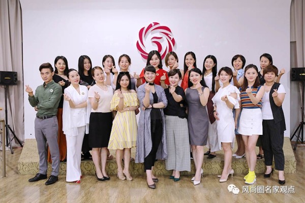 往届衣橱管理实战训练班课堂毕业合影
