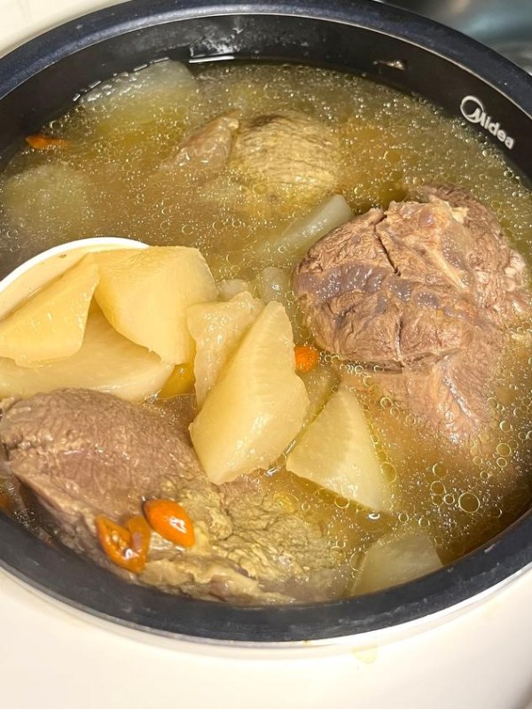 极简生活 当归清炖牛腱子(电饭锅1-2小时)的做法