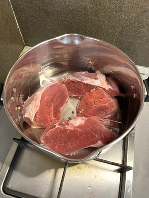 极简生活 当归清炖牛腱子(电饭锅1-2小时)的做法 步骤2