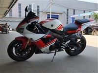出售09雅马哈R1-1000cc。整体不错冷热一枪启动。有小处掉漆。