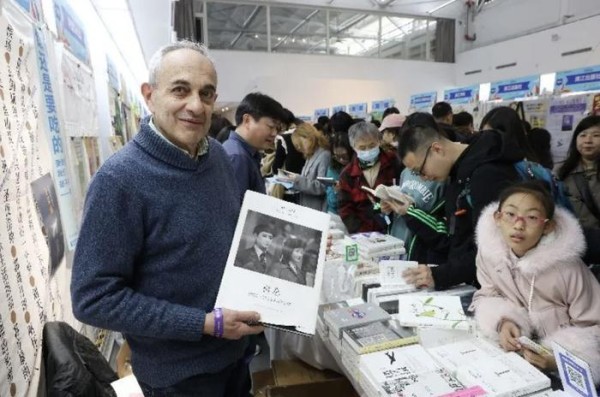 意大利作家老安带着他的作品与读者见面。