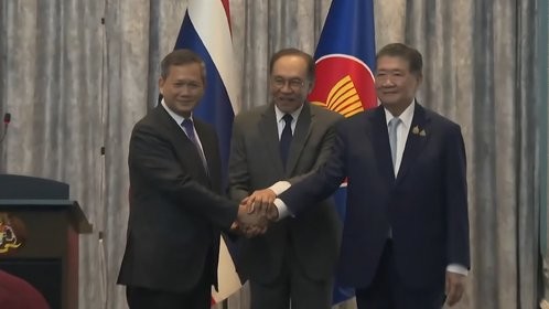 泰国代总理和柬埔寨首相在马来西亚握手言和