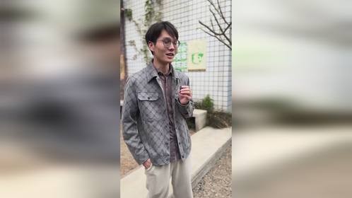 你觉得同事聚餐应该aa还是领导请客