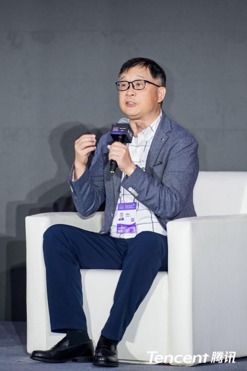 英国工程与技术学会会士、澳大利亚计算机学会会士、香港教育大学人工智能讲座教授 徐贯东