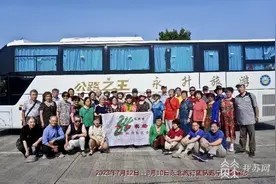 30天游玩27座城市 南京这群八旬老人在旅游中享受生活图片