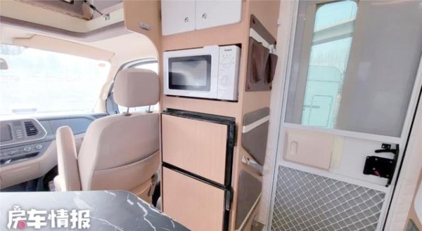 适合老两口的C型房车全方位体验：爱旅途自行式房车-有驾