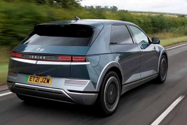 2025 年最佳家用电动汽车 - 完美应对生活中的各种情况-有驾