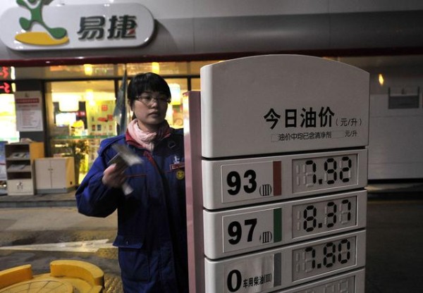 腾势N9加92号油真能省钱？算完这笔账，38万级车主也坐不住了-有驾