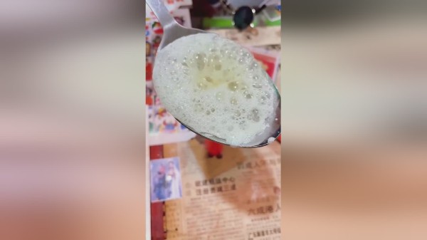 小时候吃过这款蜂窝糖的二胎都能打酱油了吧