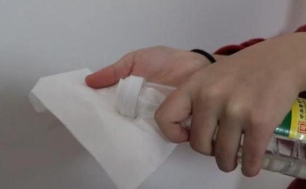 家里大白墙弄脏如何清理？仅需一招，简单实用有效！