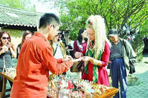 匠人市集开卖手工艺品 水乡周庄化身创意小镇