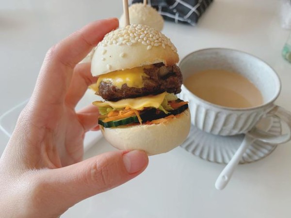 家庭版牛肉小汉堡(附带牛肉饼制作方法)的做法