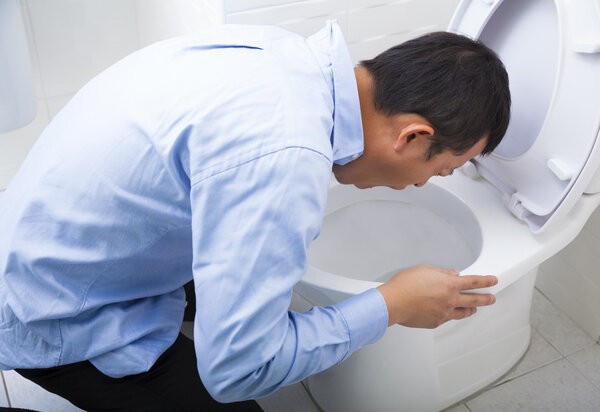 又吐又拉是不是食物中毒