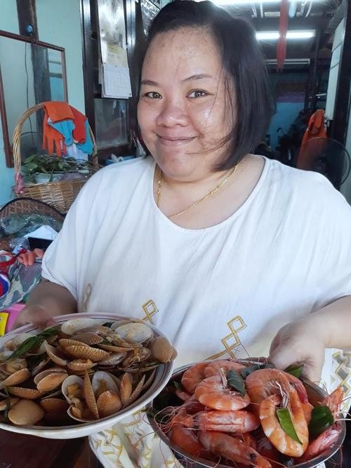 少妇吃海鲜