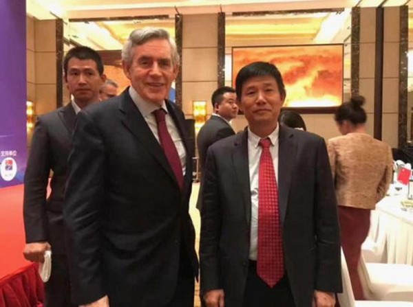 英国前首相布朗与蓝天豚董事长童彬原合影
