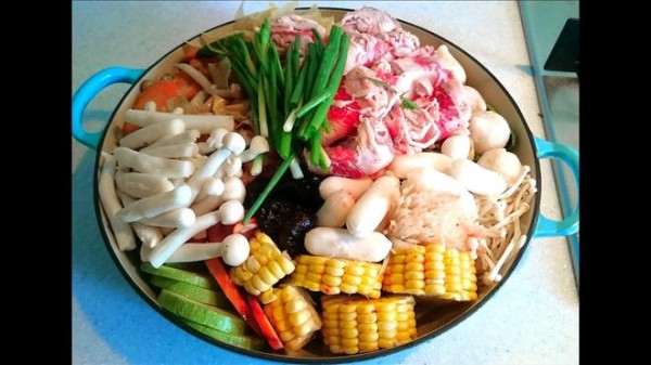 快手料理:泡菜牛肉蔬菜锅的做法