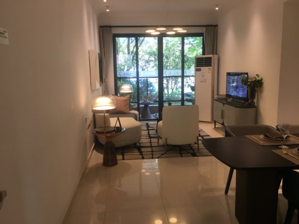 客厅茶几地毯摆放与清洗指南