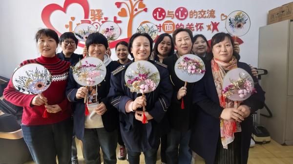 北京公交集团开展“巧手秀技能创意展风采”女职工手工DIY活动