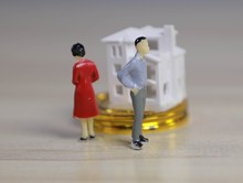 夫妻一方欠债唯一住房应该如何办