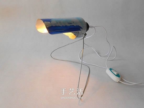 科技小制作:用易拉罐做灯罩的简易台灯