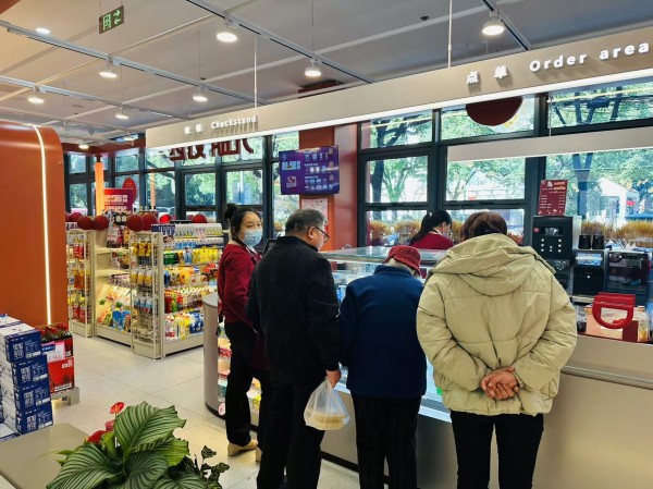 图为生活馆内便民购物区。叶赟 摄影