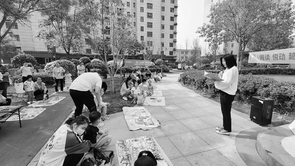 图为圣雪社区跳蚤市场现场。(社区供图)