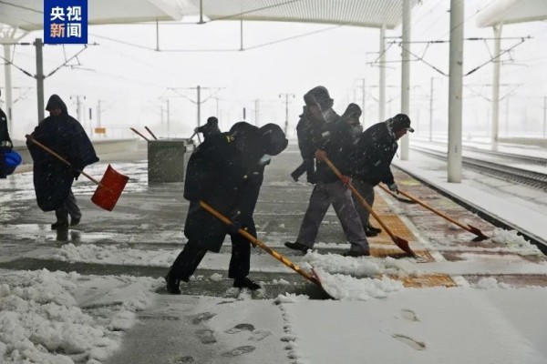 山东暴雪冲上热搜！多地下发紧急通知：停课、停运、高速封闭……