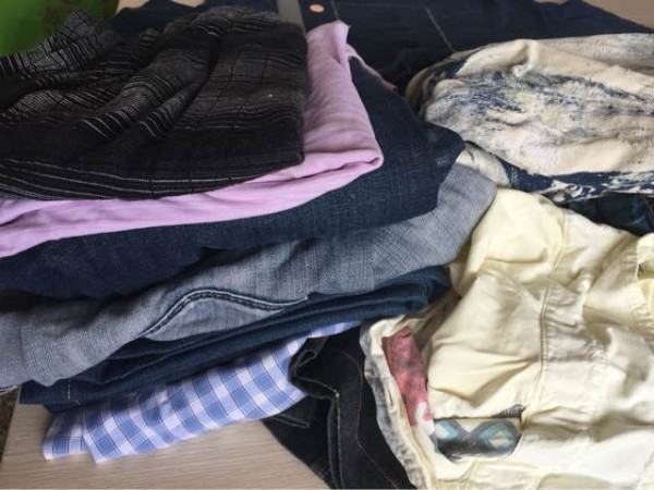 【创意改造旧衣服】把你穿过的旧衣服变成一本好书 第1步