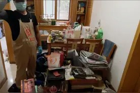 河南老哥的家杂物堆成山,请保洁师用1天清理干净,前后差别太大图片