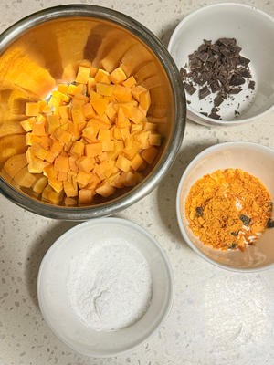 脆皮红薯小方的做法 步骤1