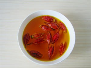 甜甜圈巧做小鸡米饭团的做法 步骤1