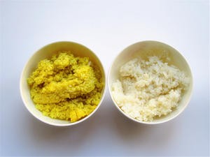 甜甜圈巧做小鸡米饭团的做法 步骤3