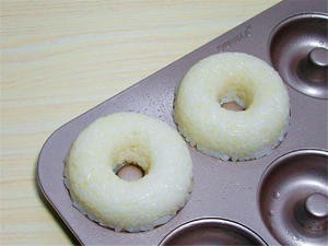 甜甜圈巧做小鸡米饭团的做法 步骤4