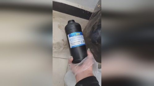 实测酊淳清洗卫生间浴室瓷砖地砖刷不掉的重度水垢黄垢结层