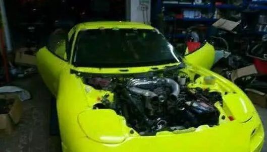 小伙花两千元买下辆报废跑车，花费7万将其改装，如同一代神车