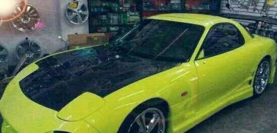 小伙花两千元买下辆报废跑车，花费7万将其改装，如同一代神车
