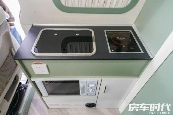 威尔特芬星海3号升顶房车 精巧高质感 露营私驾一把好手