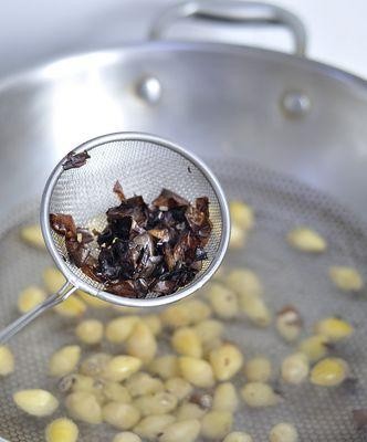 桃胶薏仁白果汤的健康之道（传承经典）
