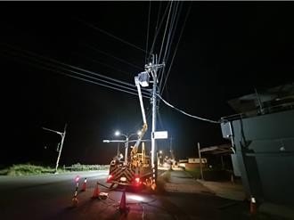 強風肆虐桃園停電6萬1230戶 台電搶修復電百分百