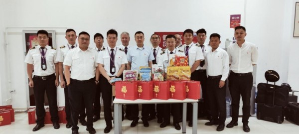 乌鲁木齐航空飞行部多维关爱鼓干劲，全力保障暑运安全