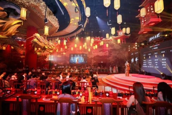 匠心荣耀丨能强瓷砖荣膺2025榜样力量“年度家居品质信赖品牌”