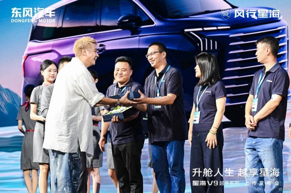 吴镇宇实力推荐 东风星海V9越享上市补贴后14.99万起