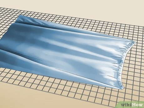 Step 6 将衣服恢复原状,平铺晾干。